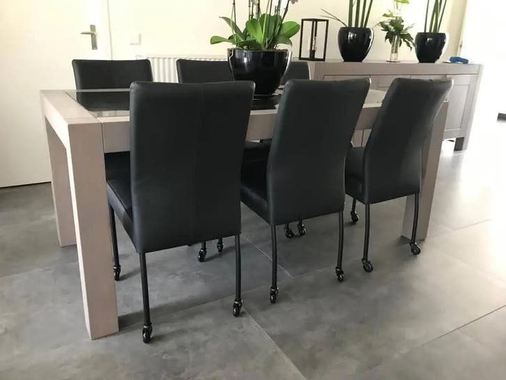 Set van 6 leren eetkamerstoelen - met wieltjes - zwart leer, Huis en Inrichting, Stoelen, Nieuw, Leer, Ophalen of Verzenden