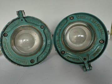 Industriële apparatuur - Frankrijk - Matching pair of