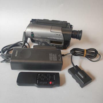 Sony CCD-TR820E Hi8 camera, Video8 camera