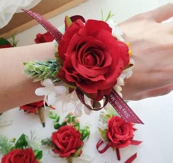 Luxe polscorsage zijden bloemen rood groen passend bij, Ophalen of Verzenden, Nieuw