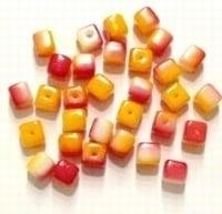 10 x Glaskraal kubus 6 mm – oranje geel fuchsia (Glaskrale, Ophalen of Verzenden, Nieuw, Kraal