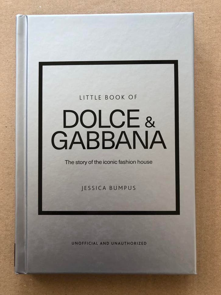 Mode - Dolce and Gabbana - Iconisch Modehuis - ENGELS NIEUW, Boeken, Mode, Nieuw, Couturiers, Ophalen of Verzenden