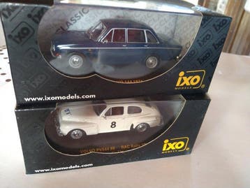 IXO 1:43 - Modelauto (2) - Volvo 144 (1971) + Volvo PV 544 8, Hobby en Vrije tijd, Modelauto's | 1:5 tot 1:12, Nieuw