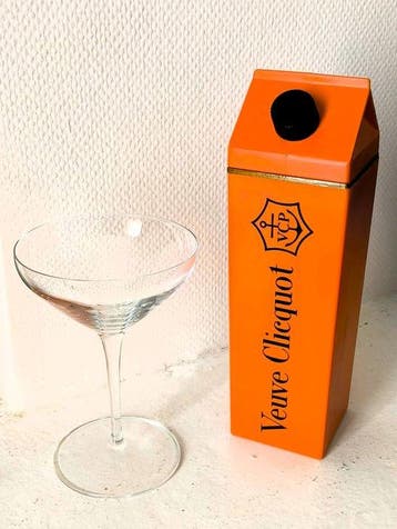 XTC Artist - Milk or Clicquot II ?