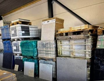 Grote loods leegverkoop! Mooie 1ste keus tegels lage prijs, Keramiek, Nieuw, Ophalen of Verzenden, 10 m² of meer