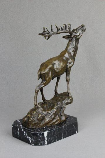 Milo (1910-1978) - sculptuur, Stag on Rock - 6,5 kg - 36 cm