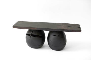 Ros Khavro - Bijzettafel - Massief hout - Uniek -