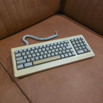 Apple Vintage Macintosh Plus Keyboard (Model M0110A) with, Nieuw