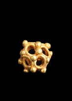 West-Aziatisch Goud Opengewerkte kraal met granulatie