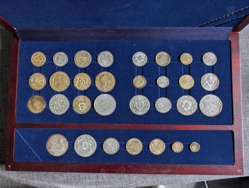 .999 zilveren (701 gr) verzameling 8 eeuwen Portugese munten, Postzegels en Munten, Zilver