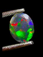 Opaal Prachtige Ethiopische zwarte opaal. Een echte