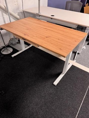 Refurbished Wize Office Stream elektrisch zit-sta bureau, Vergader- of Presentatieruimte, Ophalen of Verzenden, Gebruikt
