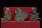 Romein (Republikein) - 3 x Bronzen Militair Kuitbeenderen -, Antiek en Kunst