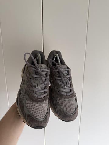 Asics Gel-NYC – Grijs/Taupe – Maat 37, Verzenden, Sneakers of Gympen, Grijs, Gedragen
