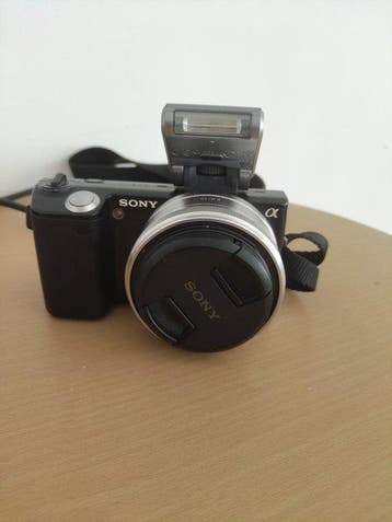 Sony NEX-5 Mirrorless Digital Camera - Sony E 16mm f/2.8, Nieuw