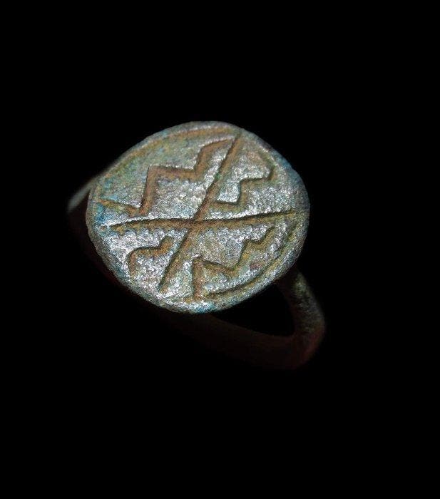 Middeleeuws Brons ring (Zonder minimumprijs), Antiek en Kunst, Antiek | Overige Antiek