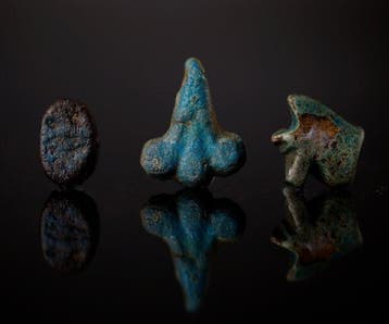 Oude Egypte, lotusbloem, Udjat en scarabamuletten - 2.3 cm