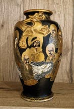 Zeldzame Satsuma-vaas met zwarte achtergrond - Decor van, Antiek en Kunst