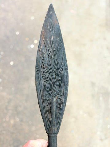Ceremonieel peddel met voorouderfiguur uit Sentani, Papua -