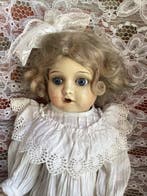 Unmarked - Pop Authentieke Antieke,karaktervolke pop