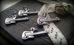 5x Tibetaans zilveren bedel van een gitaar 21 x 10 mm, Ophalen of Verzenden, Nieuw, Bedel