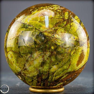 Unieke groene opaal-kogel uit Madagaskar – Natuurlijke, Antiek en Kunst