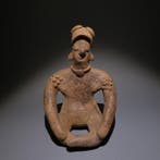 Colima, Westkust van Mexico Terracotta Zittende figuur. 13