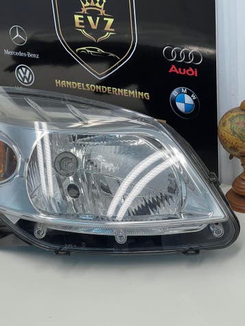 Dacia Sandero koplamp rechts bj.2009 art.8200733877, Gebruikt, Dacia