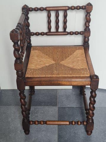 Stoel - Een authentieke bobbin hoekstoel - Hout, biezen, Antiek en Kunst