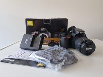 Nikon D5600 + 18-55mm AF-P VR Digitale reflex camera (DSLR), Nieuw