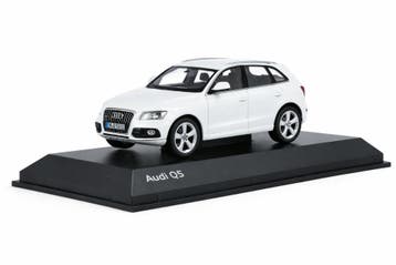 Audi Q5 modelauto (1:43) Glacierwit, Hobby en Vrije tijd, Modelauto's | 1:43, Verzenden, Nieuw