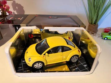 Bburago 1:18 - Modelauto - Volkswagen New Beetle, Nieuw