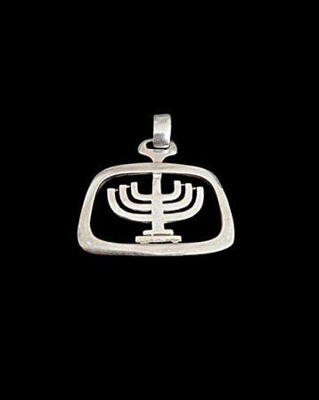Judaica - Zilveren hanger in de vorm van een menorah - .925