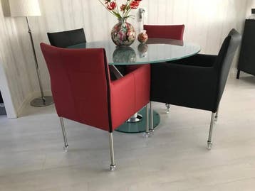 Set van 4 leren kuip eetkamerstoelen - met wieltjes -, Huis en Inrichting, Stoelen, Ophalen of Verzenden, Nieuw, Leer