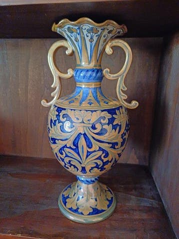 Vaas met dubbele oren - majolica