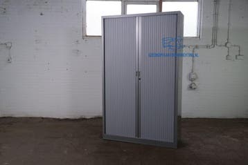 Roldeurkast grijs 198x120x45 cm 4 legborden tweedehands, Gebruikt, 100 tot 150 cm, Verzenden, 150 tot 200 cm