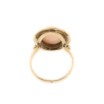 Gouden ring gezet met angel skin koraal, Gebruikt, Ophalen of Verzenden, Kleiner dan 17, Met edelsteen
