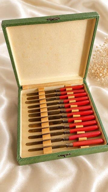 Roux-Marquiand (France) - Coffret de 12 couteaux à dessert