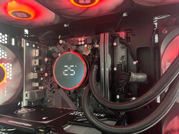 RTX 5060 TI / Ryzen 5 DDR5 Gaming PC!, Computers en Software, Desktop Pc's, 1TB (1000GB), 32 GB, Virtual Reality, Refurbished