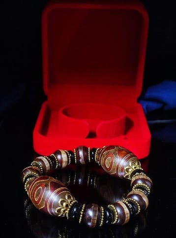 Boeddhistische armband met natuurlijke agaat en DZI-kralen –