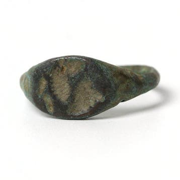 Ijzertijd, Kelten Brons Ring met een afbeelding van een