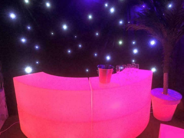 led bar statafel loungebank tafel huren verhuur MEGA ACTIE, Hobby en Vrije tijd, Feestartikelen | Verhuur, Nieuw, Ophalen