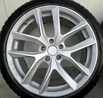 Tesla Model 3 19 inch velgen winterbanden Hyper Silver, Auto-onderdelen, Banden en Velgen, 19 inch, Banden en Velgen, Nieuw, 235 mm