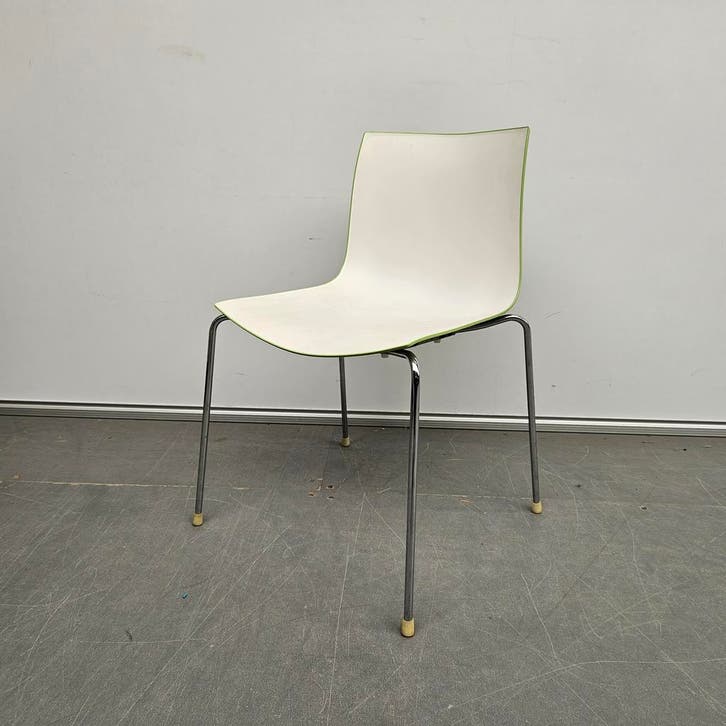 Arper Catifa 46 design stoel - wit/groen kunststof, Huis en Inrichting, Stoelen, Ophalen of Verzenden