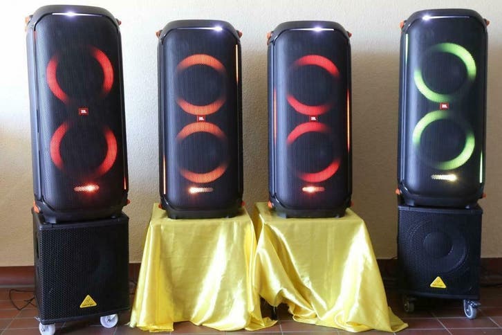 Huur JBL partybox 310 320 +accu 710 715  bij  MISTERPARTYBOX, Hobby en Vrije tijd, Feestartikelen | Verhuur, Overige, Zo goed als nieuw