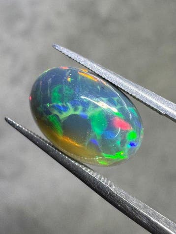 Natuurlijke Ethiopische zwarte opaal. 2,40 karaat. Geen