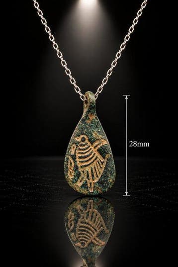 Vroeg-middeleeuws Brons “Het Heilige Adelaar” — vogelamulet