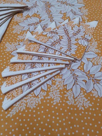 Fogliaceo en polkadots - Tafelkleed - 240 cm - 140 cm -