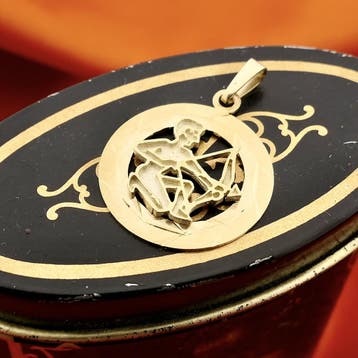 Gouden sterrenbeeld hanger; Boogschutter (Hanger of bedel), Ophalen of Verzenden, Gebruikt, Goud, Overige merken