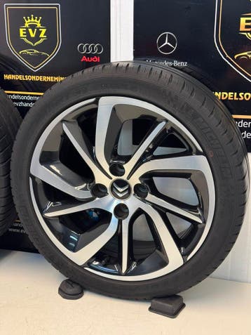 Org. Citroen DS3 bj.2015 2 stuks velgen met banden 4x108, Gebruikt, Banden en Velgen, 17 inch, 205 mm